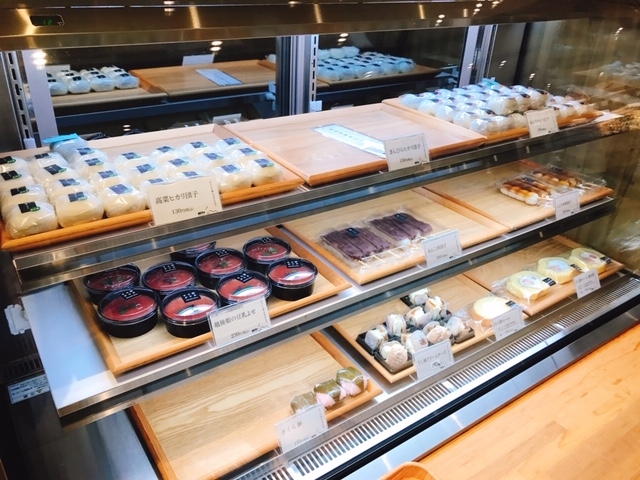 店内で作るお団子やスイーツのご用意もございます。_そら野テラス