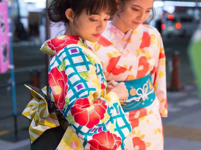 浅草にはお土産もいろいろあります_HANA Kimono Rental