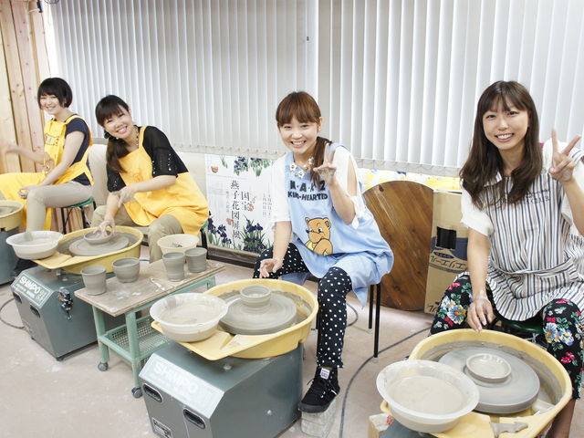 女子会楽しい〜 !!(電動ろくろ体験)_COM陶芸教室