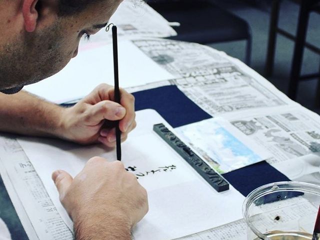 写経体験や仏教のことばをお手本とし練習することもできます_書道アート・ワークショップ SHINSEN ART