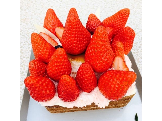 当園のいちごがたっぷりのったケーキです♪_佐野農園