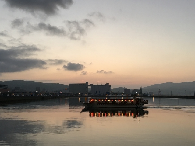 夕暮れに染まる_小樽海上観光船