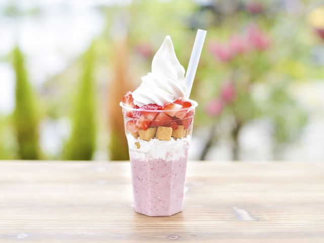 併設のカフェでテイクアウトパフェが食べられます♪_KING FARM