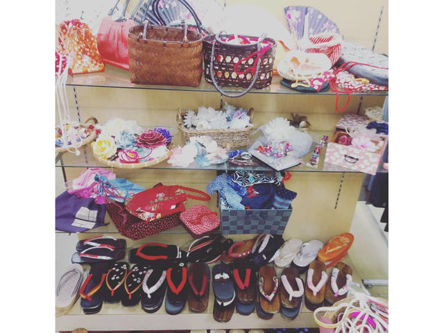 紙岩呉服店