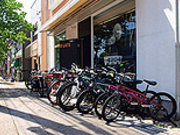 TOOLATE SPORTSの写真2