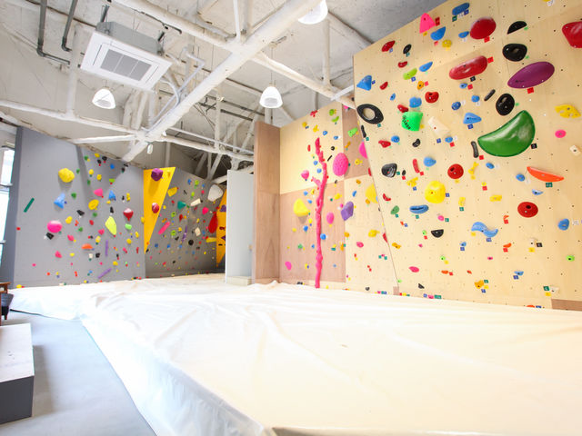 travis - bouldering studio