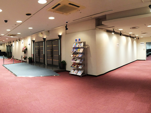広々としたロビー_近鉄アート館