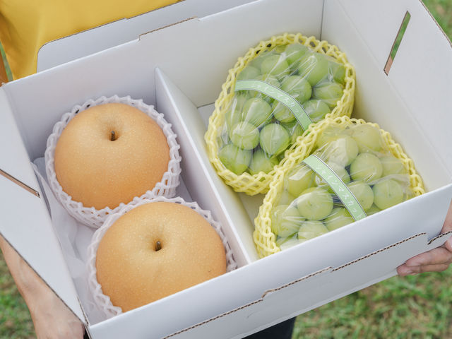 直売所では、贈答用の梨やぶどうのご予約も承っております。全国に発送可能です!ぜひお立ち寄りください。_フルトリエ 中村果樹園