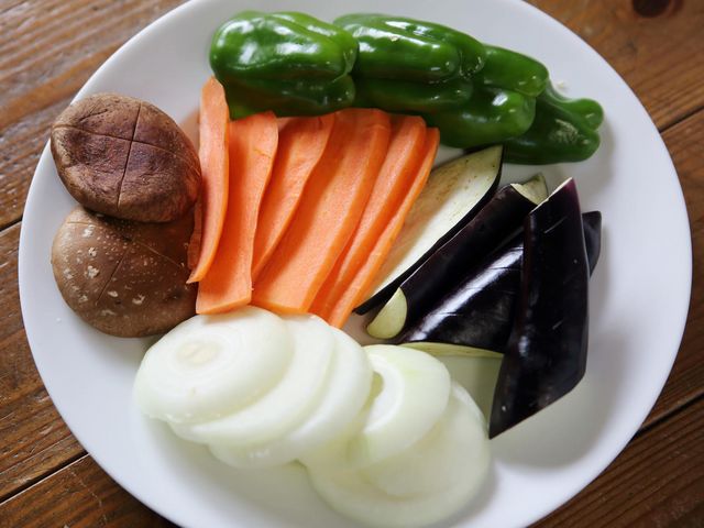 地元の新鮮で美味しい野菜を提供致します。写真は2人前です。_クマノス