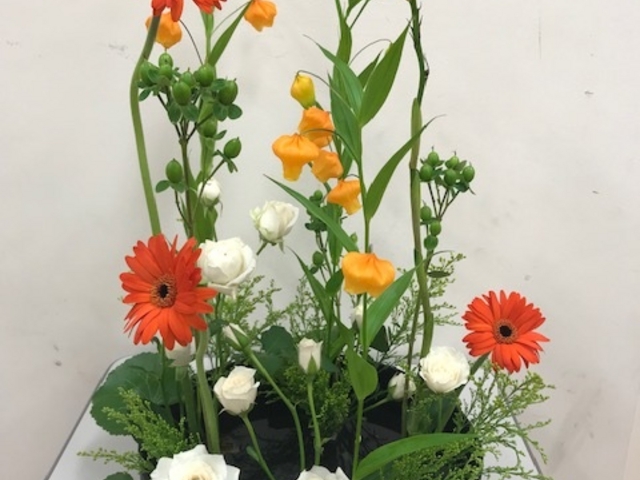 モダンアート、生け花の要素を取り入れています。_フルーナ荒川沖教室