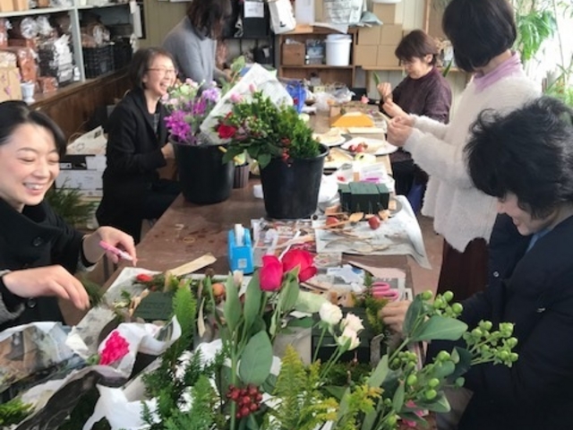 サークルスペースです。普段は店の製作の場所になっていますのでいろいろ材料があります。_フルーナ筑波学園教室