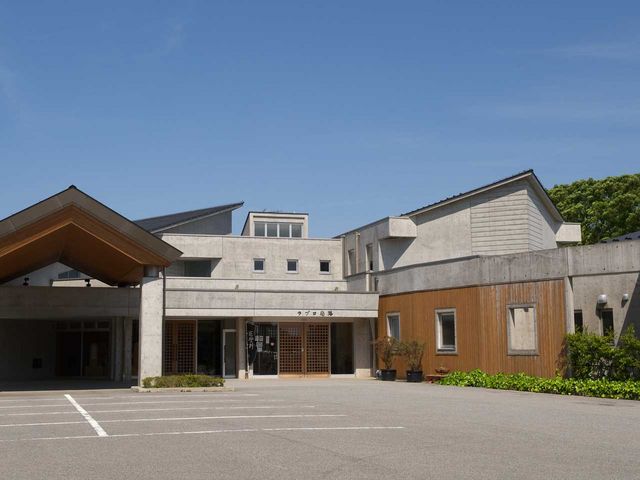 ラブロ恋路正面玄関_体験交流施設 ラブロ恋路
