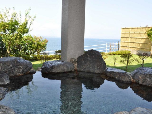 絶景を見渡す露天風呂_体験交流施設 ラブロ恋路