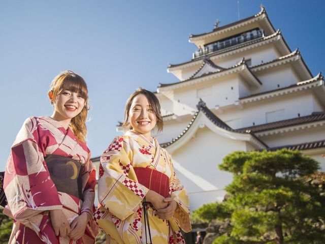 日本で唯一の赤瓦のお城「鶴ヶ城」。本丸まで徒歩5分_会津着物レンタル鶴雅
