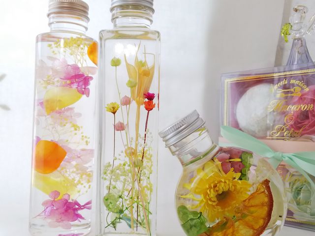 POPなカラーも素敵です。プレゼントには無料で専用ケースが付属します。_Pastel Gardens