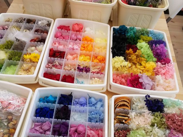 花材は80種類以上潤沢にございます。制限はございませんのでご自由にお選び下さい_Pastel Gardens