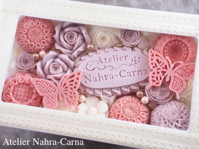 ソープカービング体験では、イチゴのイチゴの花のレリーフをお作りいただきます。_Atelier NAHRA-CARNA 茨木彩都教室