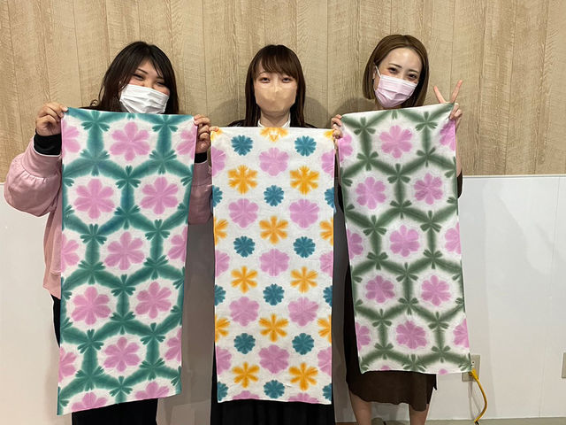 お友達同士でも楽しめます☆彡_テレビで取り上げられた雪花絞り染め体験(角野晒染体験工房)