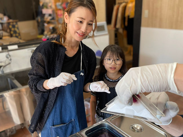 親子でも簡単に楽しめちゃう(*^▽^*)_テレビで取り上げられた雪花絞り染め体験(角野晒染体験工房)