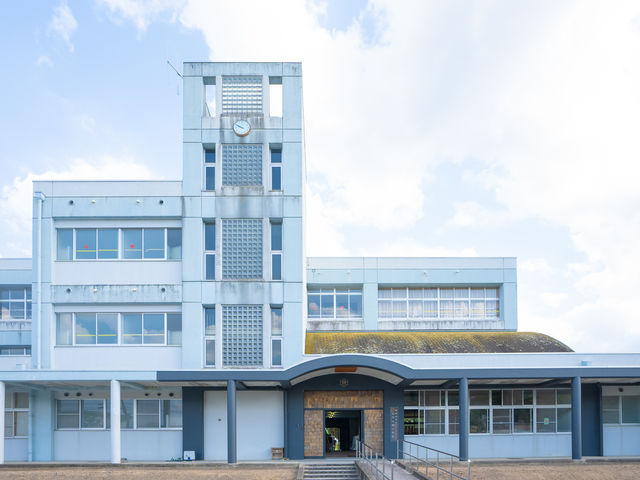 旧中六人部小学校をリノベーションした基地!_THE610BASE(ムトベース)