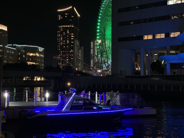 小型船舶でも夜景に負けないようなイルミネーション!映えます♪_adeam
