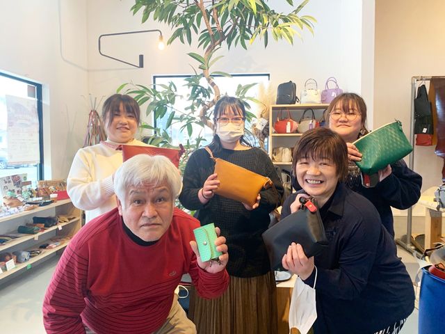 ご家族で(^-^)_革の森