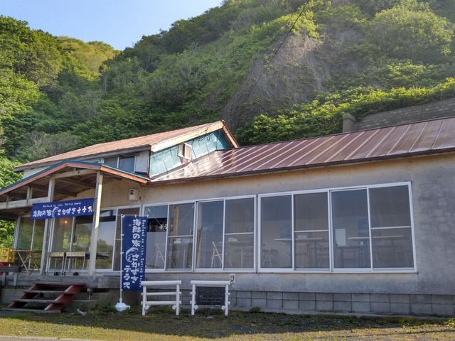 7月から9月までは、西積丹の泊村で《さかずきテラス海の家》を運営しています。_株式会社ブルーツーリズム北海道