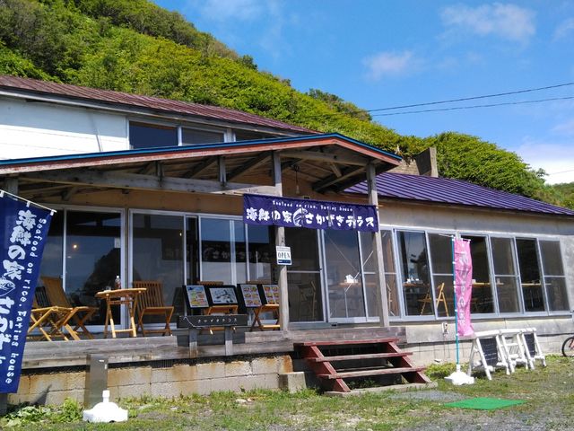 7月から8月までは、西積丹の泊村で《さかずきテラス海の家》を運営しています。_株式会社ブルーツーリズム北海道