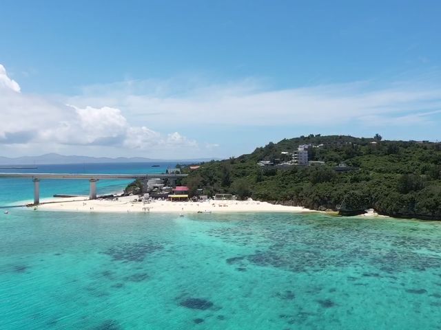 沖縄本島北部にある車で行ける小さな離島、瀬底島、あんち浜_沖縄マリンスタジオ