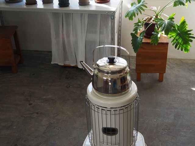 寒い日はストーブでほっこり♪_小人数制貸切料理教室 SUN ROOM