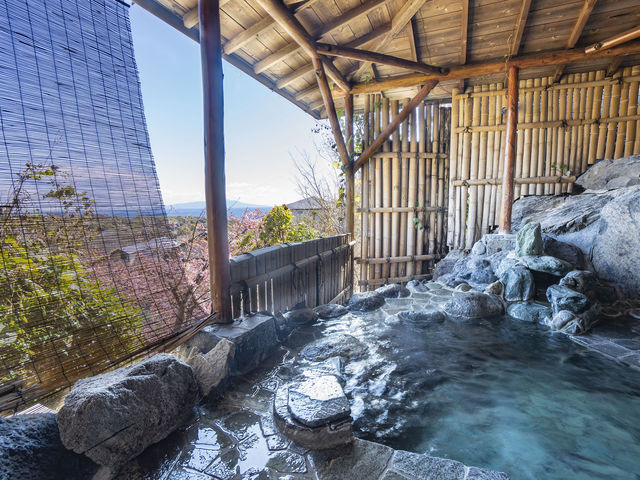 貸切露天風呂源泉かけ流し_We Home Villa 城ヶ崎温泉