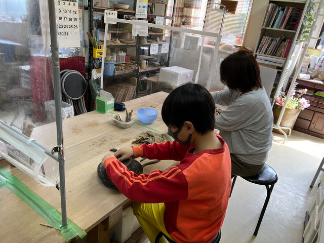 お母さんと息子さんでの陶芸体験です。いい思い出になったと思います♪_陶工房JUN陶芸教室