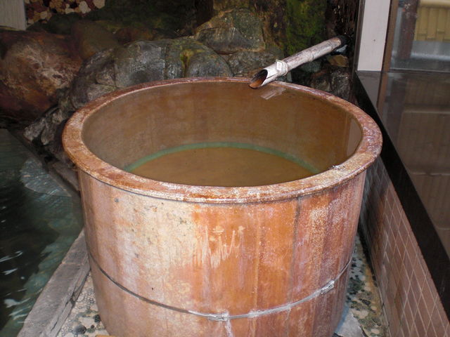 源泉かけ流し「金の湯」_梅ヶ島温泉ホテル梅薫楼