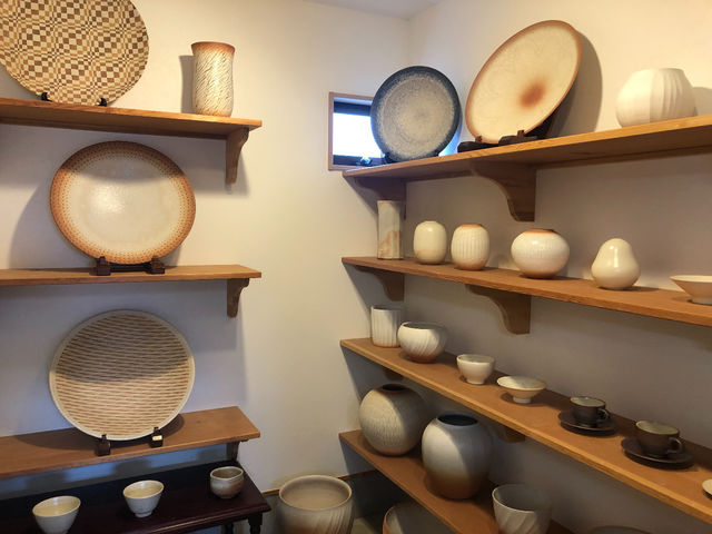作品展示室もございます。_さくら窯陶芸教室