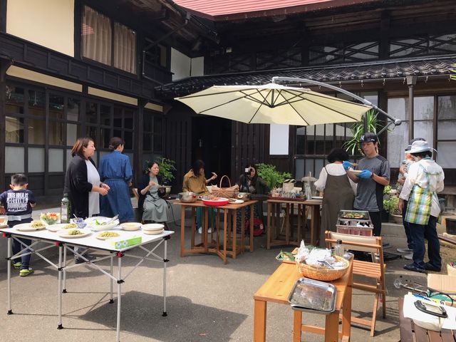 古民家の庭先
みんなでBBQ_香和顔施(きょうわがんせ)