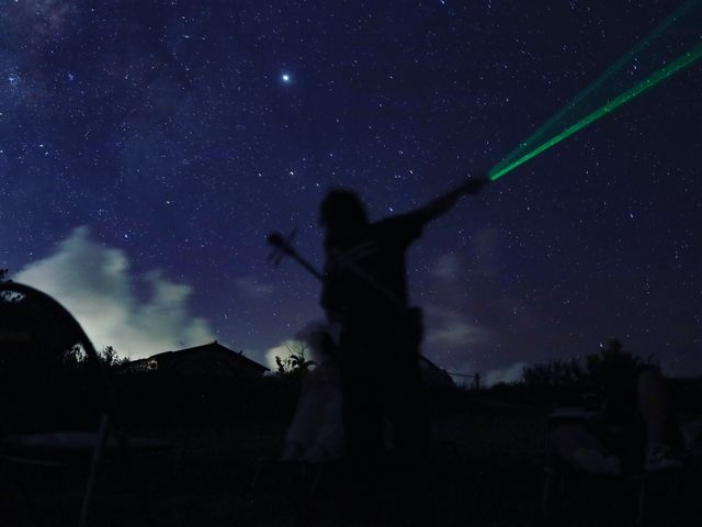認定を受けた星空ガイドによるレーザーポインターを使った星空案内☆_美ら星アイランド