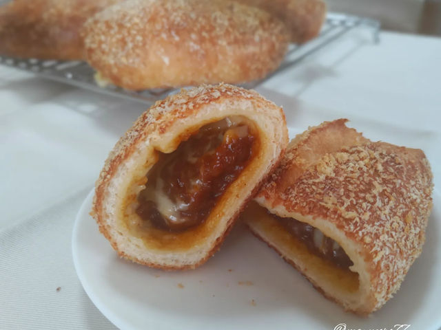 焼きチーズカレーパン!
ヘルシ〜♪_自宅パン教室 Bonheur