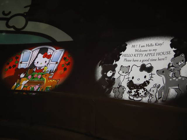 大きなりんごのおうちの中は360度のシアターが!_【HELLO KITTY SHOW BOX】 【HELLO KITTY APPLE HOUSE】