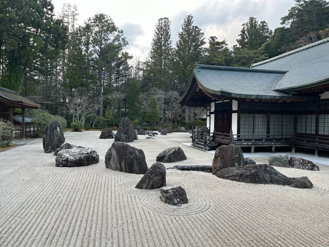金剛峯寺 蟠竜庭
日本最大の石庭です。_Tabi Tabi Wakayama