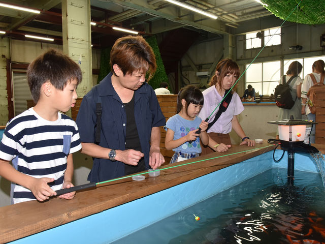 金魚や海水魚が釣れる中生簀が2ヶ所_横浜釣り堀王国