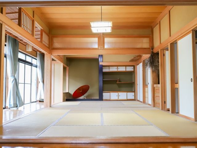 22畳の広間と縁側のフリースペース!子ども達がゴロゴロしたり食事会も 七五三、成人式、結婚式の撮影スペースとしてもご利用いただけます_かむりベースSHIRO.
