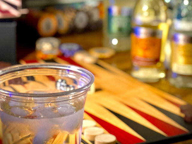 ウェルカムドリンクを一杯サービス。お好きなドリンクを飲みながらゲームや読書を。_笑顔になれる場所〜であとき〜