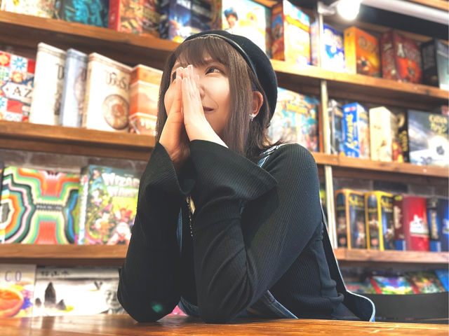 たくさんのボードゲームに囲まれて思わず笑顔になってしまいますね_笑顔になれる場所〜であとき〜