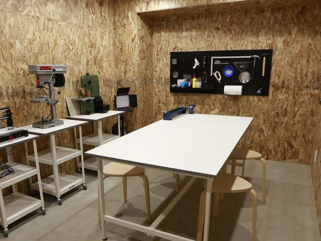 DIYスタジオ
初めてのモノづくり向け機器から中級者も楽しめる工具をラインナップ。
自分だけの作品をここで作れば、おうち時間がもっと楽しく♪_杜の都ものづくり大学