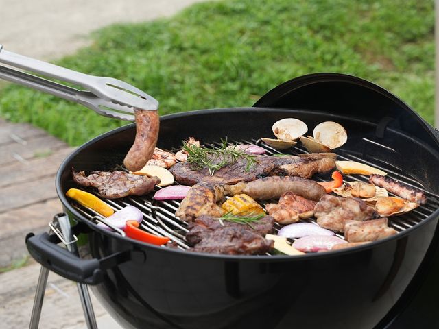 FARMER’S BBQ by the Farm UNIVERSAL