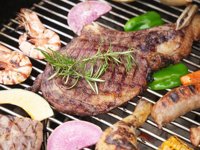FARMER’S BBQ by the Farm UNIVERSAL