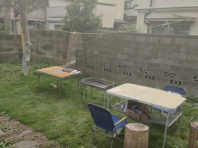 芝生の上でBBQできます_木の家ゲストハウス