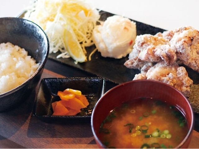 サ飯はアオサギ食堂へ!オススメは唐揚げです_用宗みなと温泉