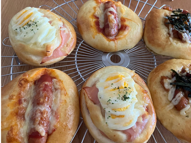 基礎コースの惣菜パン1回のレッスンで3種類も作れます。つるんと剥けるゆで卵講座は大好評です。_手作りパン教室おひさま