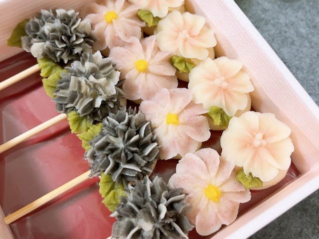 お花のお団子ボックスイメージ_お花絞り HANASAIKA